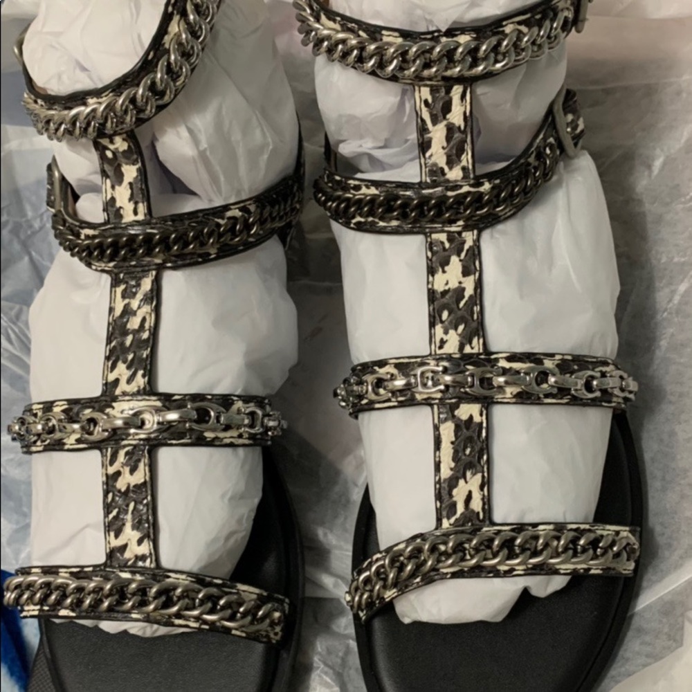 Brand new coach “Haddie chains GLD RE” size US 6B